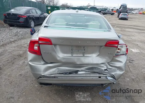 2015 Volvo S60 T5 Premier z USA, uszkodzony, nr VIN YV126MFK6F2338498
